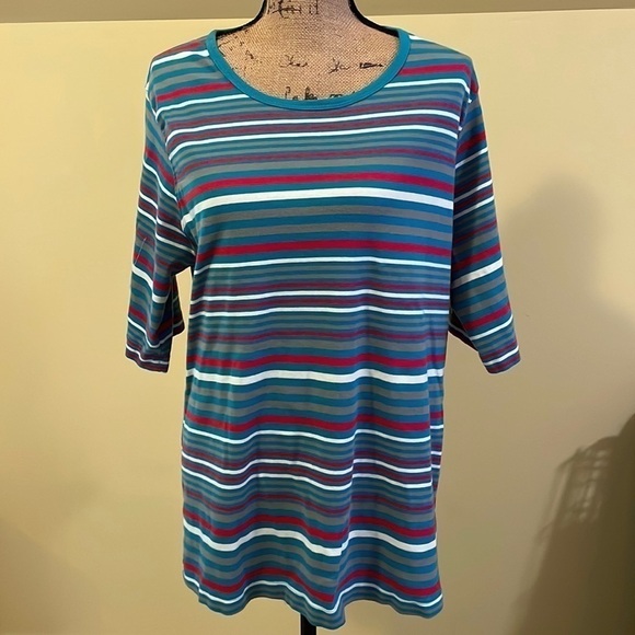 Duluth Trading Co Tops - Duluth Trading Co T-shirt EUC